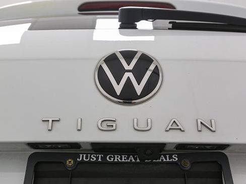 Certified 2022 Volkswagen Tiguan SE w/ Panoramic Sunroof Package image 14