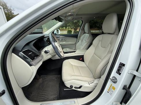 Used 2023 Volvo XC90 B6 Plus w/ Protection Package Premier image 13