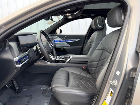 Used 2023 BMW i7 xDrive60 image 17