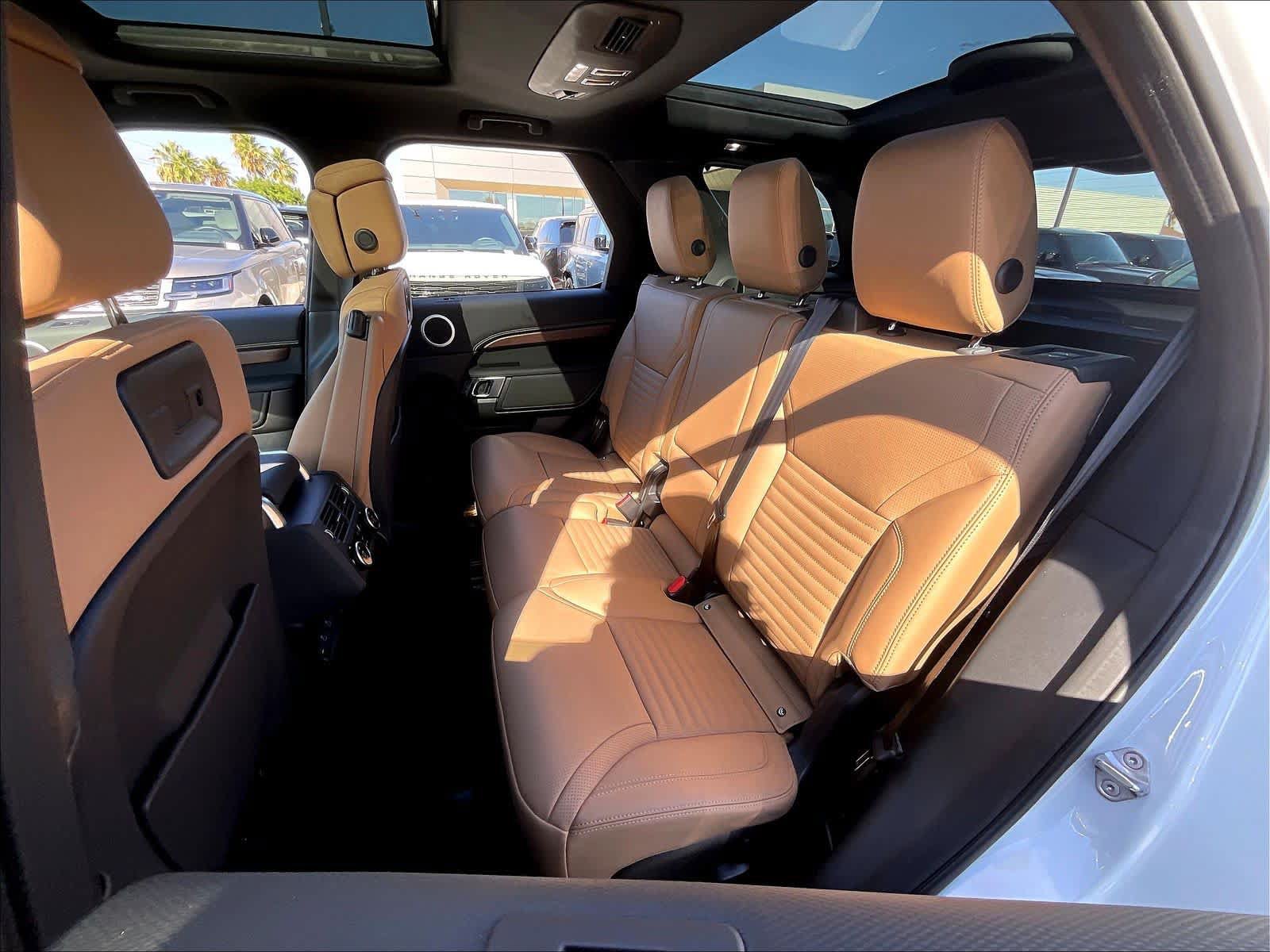 New 2026 Land Rover Discovery Dynamic SE AWD/4WD image 12