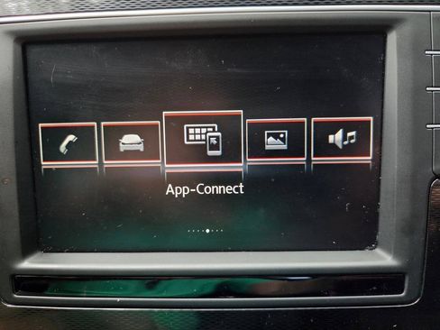 Used 2017 Volkswagen GTI SE FWD image 23