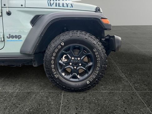 Used 2023 Jeep Wrangler Unlimited w/ Sun & Screen Package AWD/4WD image 9