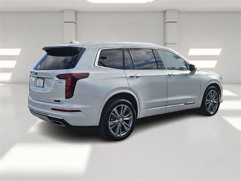 Certified 2025 Cadillac XT6 Premium Luxury image 5