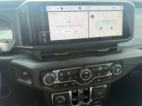 Used 2024 Jeep Gladiator Sport AWD/4WD image 10