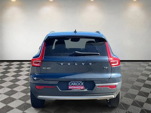 Used 2022 Volvo XC40 T5 Momentum w/ Premium Package image 4