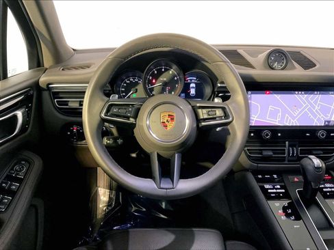 Used 2023 Porsche Macan image 15
