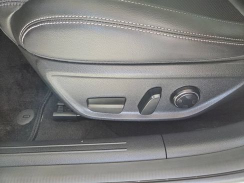 Used 2025 Genesis G70 2.5T RWD image 5