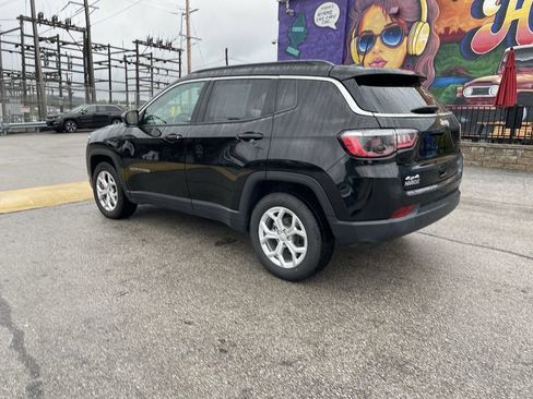 Used 2024 Jeep Compass Latitude AWD/4WD image 3