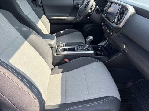 Used 2020 Toyota Tacoma TRD Off-Road w/ Technology Package AWD/4WD image 22