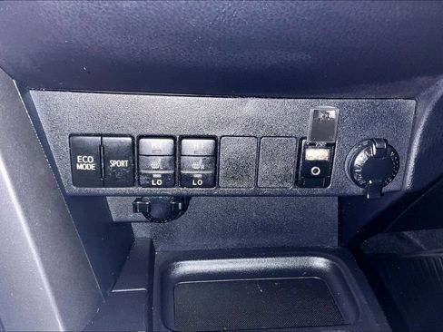 Used 2017 Toyota RAV4 SE AWD/4WD image 15