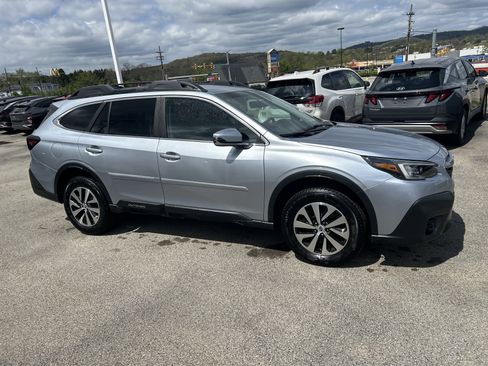 Used 2022 Subaru Outback Premium image 6
