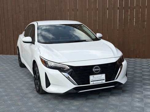 Used 2025 Nissan Sentra SV image 9