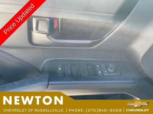 Used 2025 Toyota Tacoma SR5 AWD/4WD image 9