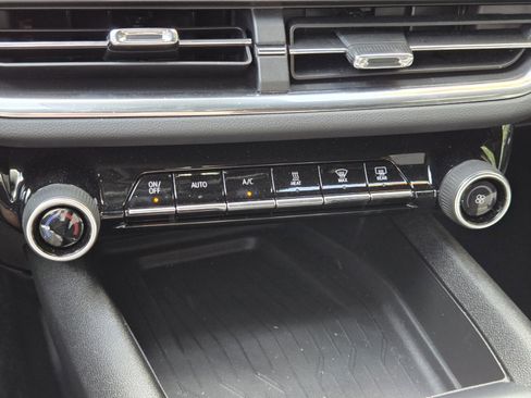 Used 2025 Chevrolet Equinox EV LT image 15