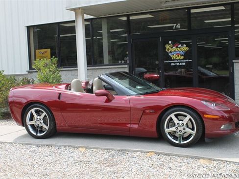 Used 2007 Chevrolet Corvette Convertible w/ Preferred Equipment Group RWD image 21