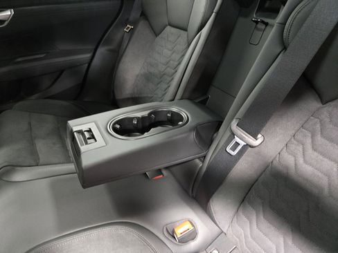 Used 2022 Audi e-tron GT Premium Plus image 33