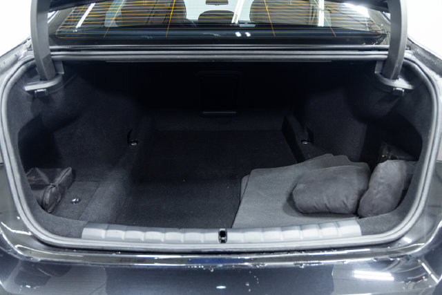 Certified 2023 BMW 760i xDrive w/ Luxury Rear Seating Package AWD/4WD image 9