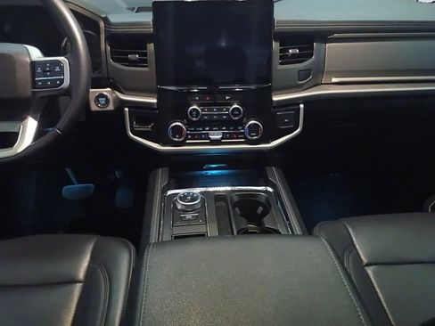 Used 2024 Ford Expedition Max XLT image 11