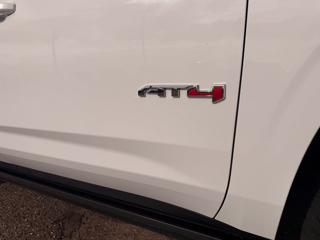 Used 2021 GMC Yukon XL AT4 w/ AT4 Premium Plus Package AWD/4WD image 17