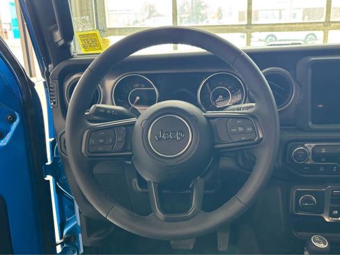 Used 2023 Jeep Wrangler Willys image 29