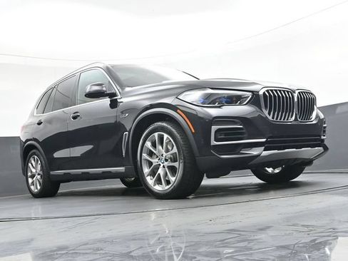 Used 2022 BMW X5 xDrive45e w/ Executive Package AWD/4WD image 37