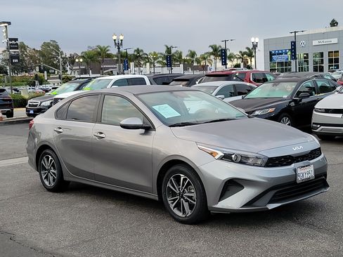 Used 2023 Kia Forte LXS image 28