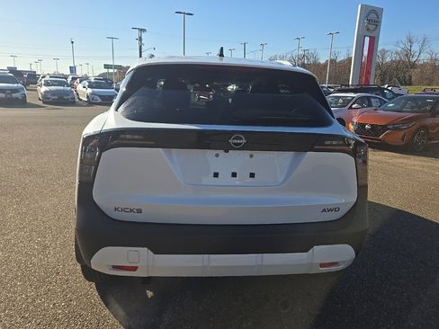 New 2026 Nissan Kicks SV image 6