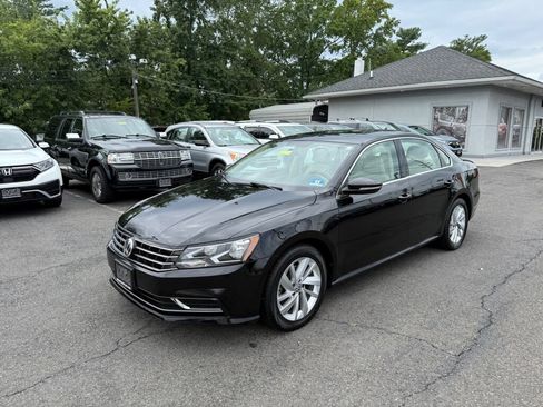 Used 2018 Volkswagen Passat 2.0T SE FWD image 3