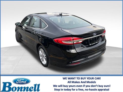 Used 2018 Ford Fusion SE w/ Fusion SE Technology Package image 3