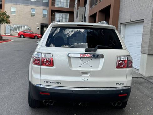 Used 2010 GMC Acadia SLT w/ Technology Package AWD/4WD image 4