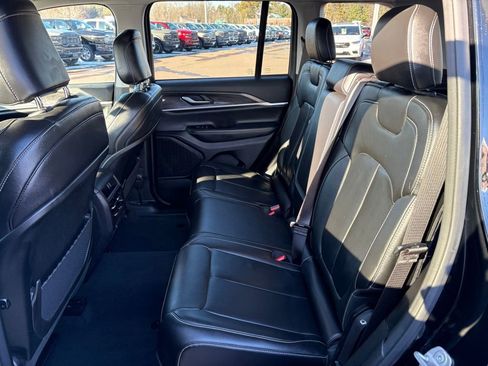 Certified 2023 Jeep Grand Cherokee Limited w/ Trailer Tow Prep Group (B) image 13