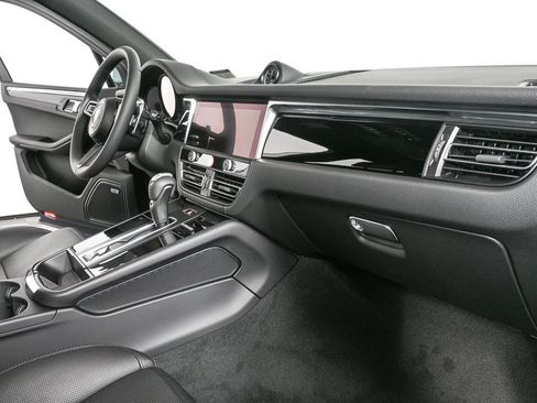 New 2025 Porsche Macan image 25