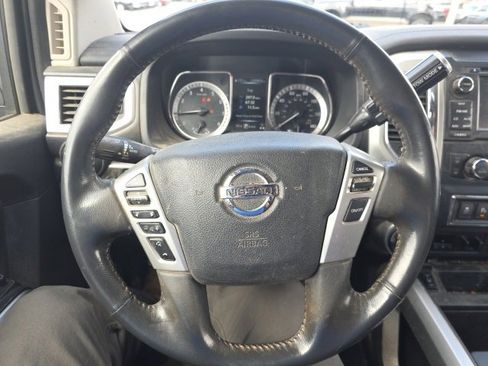Used 2018 Nissan Titan SV w/ SV Convenience Package image 13