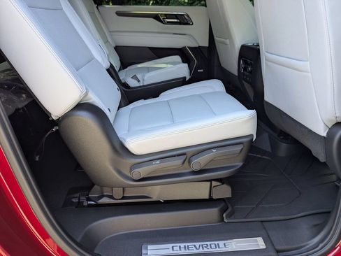 New 2026 Chevrolet Suburban Premier AWD/4WD image 39