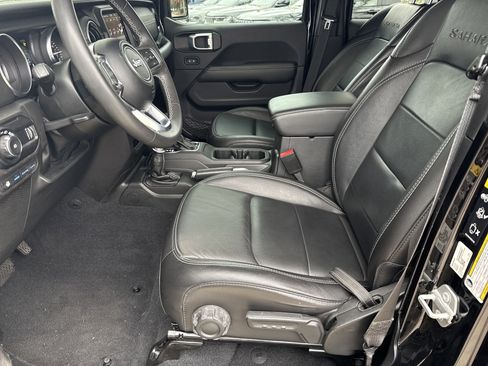 Used 2023 Jeep Wrangler Sahara image 9