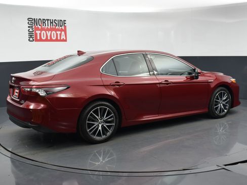 Used 2021 Toyota Camry XLE w/ Cold Weather Package image 4