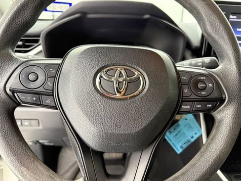 Used 2021 Toyota RAV4 LE FWD image 8