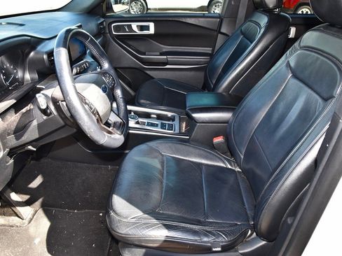 Used 2020 Ford Explorer XLT image 10