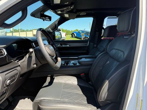 Used 2024 Jeep Grand Wagoneer L Series III w/ Rear Seat Video Group 1 AWD/4WD image 16