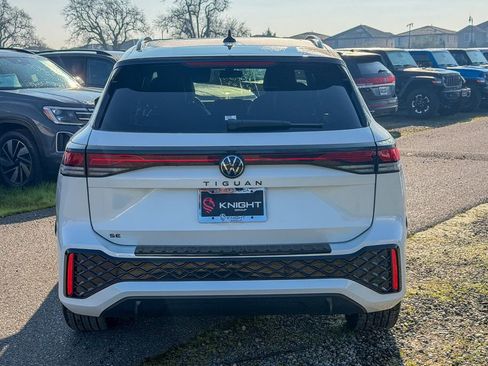 New 2026 Volkswagen Tiguan SE R-Line FWD image 9