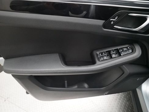 Used 2020 Porsche Macan AWD/4WD image 11
