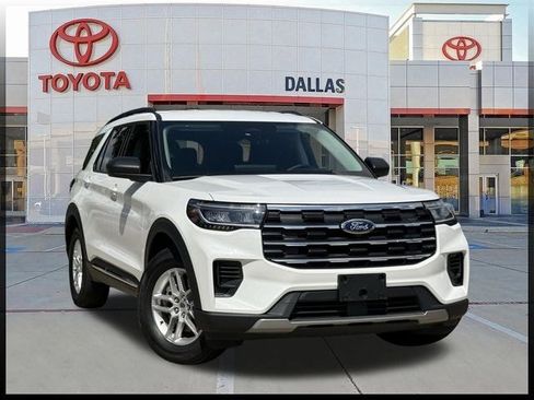 Used 2025 Ford Explorer Active RWD image 1