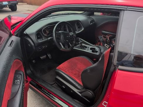 Used 2016 Dodge Challenger SRT Hellcat RWD image 5
