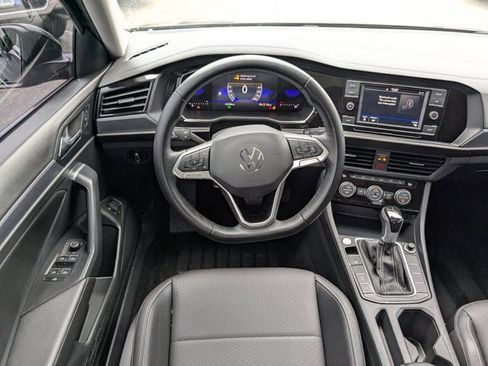 Used 2023 Volkswagen Jetta SE image 14