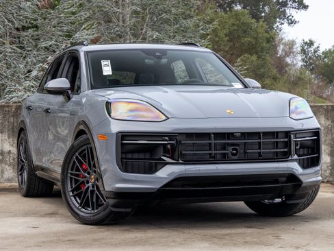New 2026 Porsche Cayenne GTS image 6