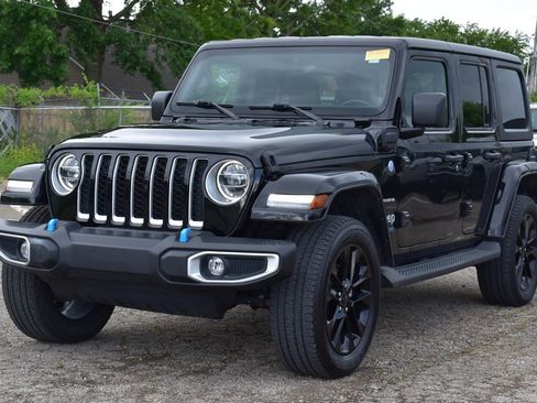 Used 2022 Jeep Wrangler Unlimited Sahara w/ Cold Weather Group AWD/4WD image 1