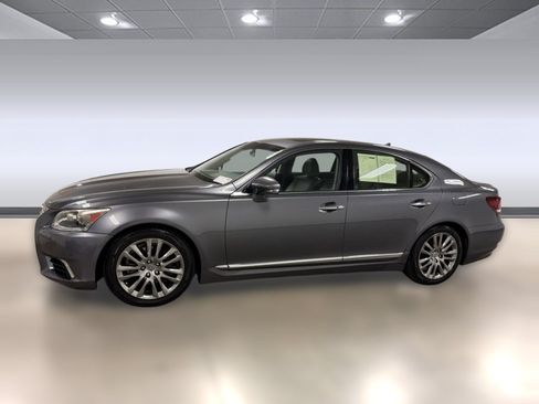 Used 2013 Lexus LS 460 w/ Comfort Pkg RWD image 2