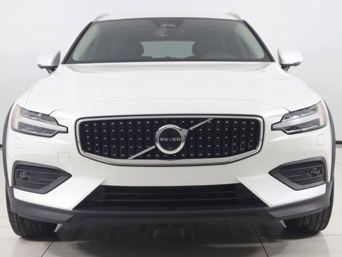 Used 2024 Volvo V60 B5 Cross Country Plus image 52