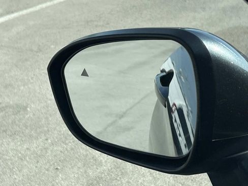 Used 2025 Mitsubishi Outlander SE image 17