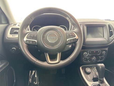 Used 2021 Jeep Compass Latitude image 30